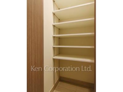 Shoes-In Closet ※Photo of the same layout on 2 floor. Decoration and fixture may differ.