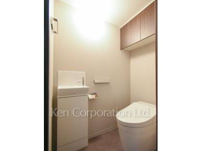 Lavatory ※Photo of the same layout on 10 floor. Decoration and fixture may differ.