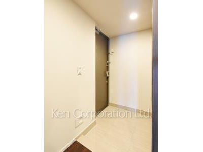Entrance ※Photo of the same layout on 10 floor. Decoration and fixture may differ.