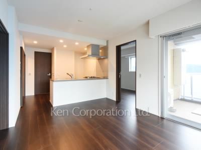 Living-Dining ※Photo of the same layout on 10 floor. Decoration and fixture may differ.