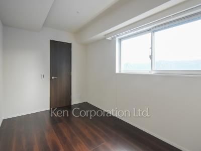 Bedroom ※Photo of the same layout on 10 floor. Decoration and fixture may differ.