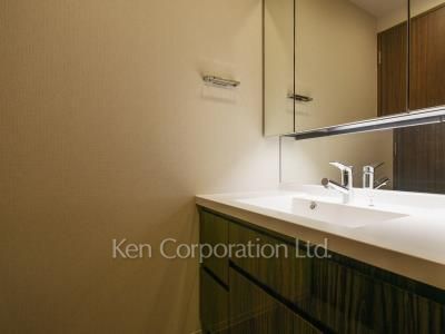 Powder Room ※Photo of the same layout on 10 floor. Decoration and fixture may differ.