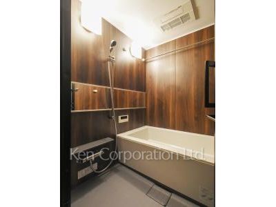 Bath ※Photo of the same layout on 10 floor. Decoration and fixture may differ.