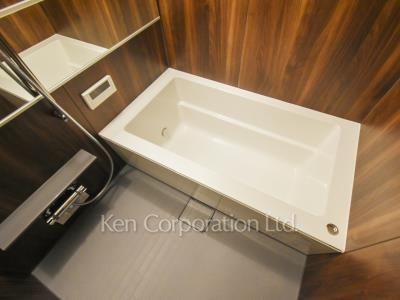 Bath ※Photo of the same layout on 10 floor. Decoration and fixture may differ.