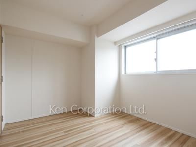Bedroom ※Photo of the same layout on 6 floor. Decoration and fixture may differ.