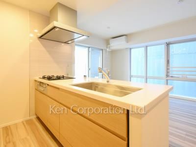 Kitchen ※Photo of the same layout on 6 floor. Decoration and fixture may differ.