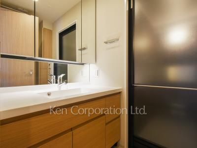 Powder Room ※Photo of the same layout on 6 floor. Decoration and fixture may differ.