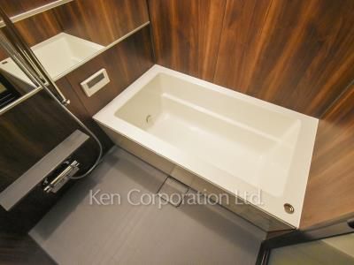Bath ※Photo of the same layout on 6 floor. Decoration and fixture may differ.