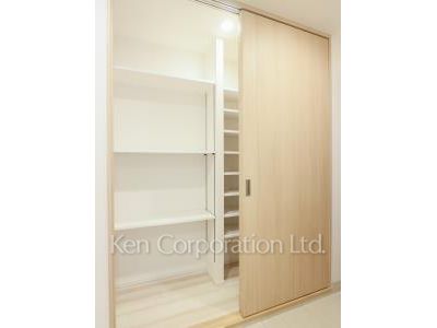 Shoes Closet ※Photo of the same layout on 3 floor. Decoration and fixture may differ.