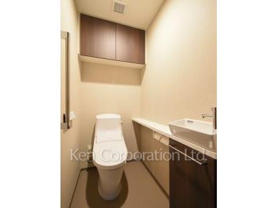 Lavatory ※Photo of the same layout on 9 floor. Decoration and fixture may differ.