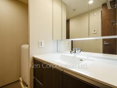 Powder Room ※Photo of the same layout on 9 floor. Decoration and fixture may differ.
