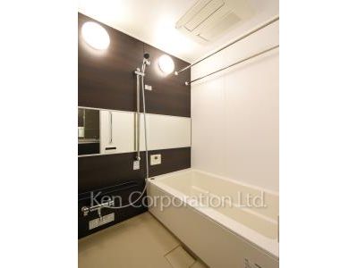 Bath ※Photo of the same layout on 9 floor. Decoration and fixture may differ.