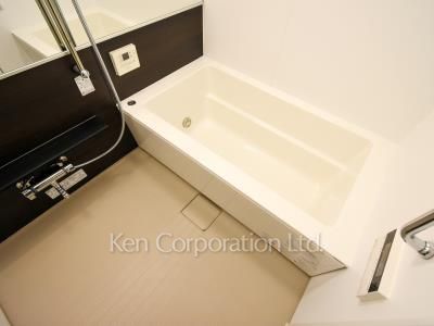 Bath ※Photo of the same layout on 9 floor. Decoration and fixture may differ.