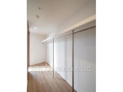 Walk-In Closet ※Photo of the same layout on 22 floor. Decoration and fixture may differ.