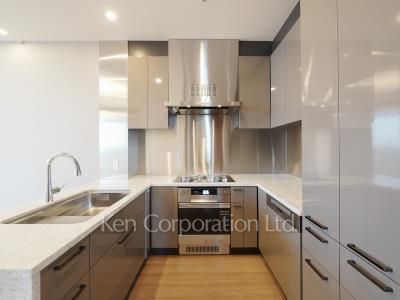 Kitchen ※Photo of the same layout on 22 floor. Decoration and fixture may differ.