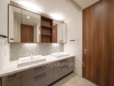 Powder Room ※Photo of the same layout on 22 floor. Decoration and fixture may differ.