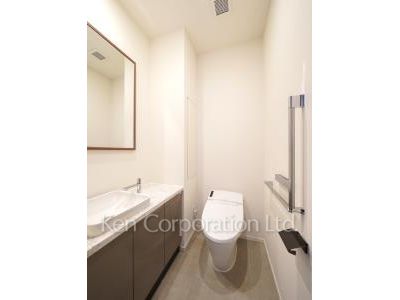 Lavatory ※Photo of the same layout on 22 floor. Decoration and fixture may differ.
