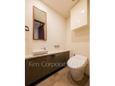 Lavatory ※Photo of the same layout on 14 floor. Decoration and fixture may differ.