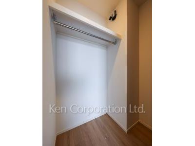Walk-In Closet ※Photo of the same layout on 14 floor. Decoration and fixture may differ.