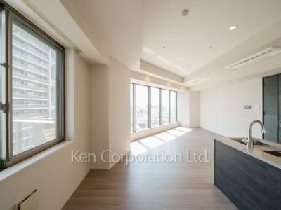 Living-Dining ※Photo of the same layout on 10 floor. Decoration and fixture may differ.