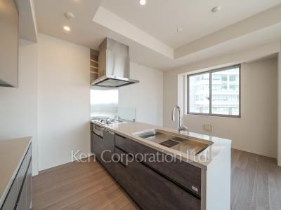 Kitchen ※Photo of the same layout on 10 floor. Decoration and fixture may differ.