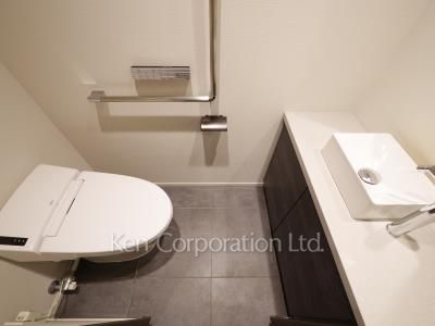 Lavatory ※Photo of the same layout on 10 floor. Decoration and fixture may differ.