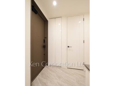 Entrance ※Photo of the same layout on 6 floor. Decoration and fixture may differ.