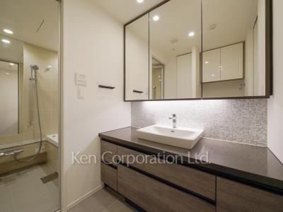 Powder Room ※Photo of the same layout on 6 floor. Decoration and fixture may differ.