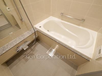Bath ※Photo of the same layout on 6 floor. Decoration and fixture may differ.