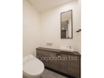 Lavatory ※Photo of the same layout on 6 floor. Decoration and fixture may differ.