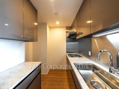 Kitchen ※Photo of the same layout on 14 floor. Decoration and fixture may differ.