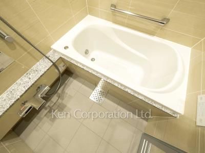Bath ※Photo of the same layout on 14 floor. Decoration and fixture may differ.