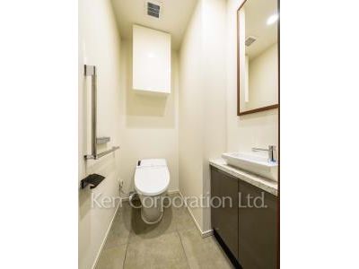 Lavatory ※Photo of the same layout on 14 floor. Decoration and fixture may differ.