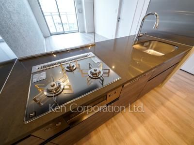 Kitchen ※Photo of the same layout on 11 floor. Decoration and fixture may differ.