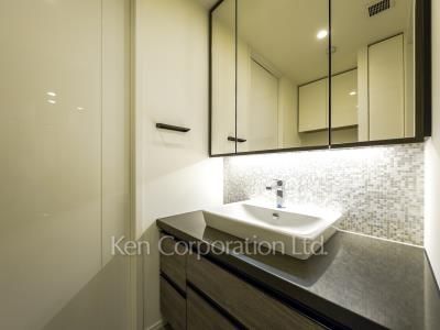 Powder Room ※Photo of the same layout on 11 floor. Decoration and fixture may differ.