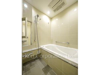 Bath ※Photo of the same layout on 11 floor. Decoration and fixture may differ.