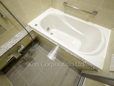 Bath ※Photo of the same layout on 11 floor. Decoration and fixture may differ.