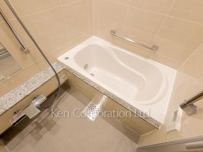 Bath ※Photo of the same layout on 8 floor. Decoration and fixture may differ.