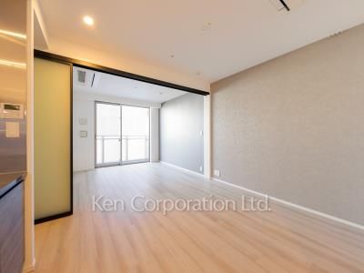 Living-Dining ※Photo of the same layout on 8 floor. Decoration and fixture may differ.
