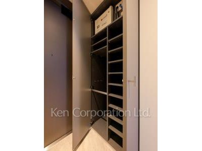 Shoes Closet ※Photo of the same layout on 8 floor. Decoration and fixture may differ.