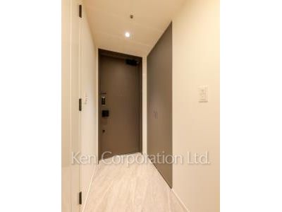 Entrance ※Photo of the same layout on 8 floor. Decoration and fixture may differ.