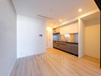 Living-Dining ※Photo of the same layout on 8 floor. Decoration and fixture may differ.