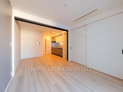 Bedroom ※Photo of the same layout on 8 floor. Decoration and fixture may differ.