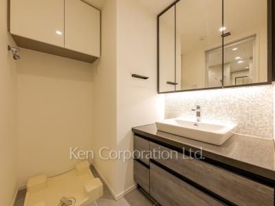 Powder Room ※Photo of the same layout on 8 floor. Decoration and fixture may differ.