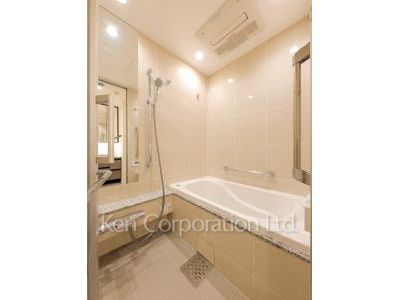 Bath ※Photo of the same layout on 8 floor. Decoration and fixture may differ.