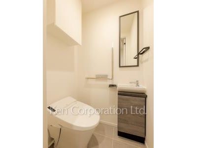Lavatory ※Photo of the same layout on 8 floor. Decoration and fixture may differ.