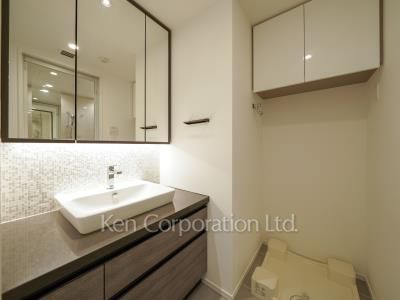 Powder Room ※Photo of the same layout on 8 floor. Decoration and fixture may differ.