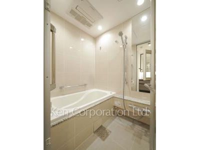 Bath ※Photo of the same layout on 8 floor. Decoration and fixture may differ.
