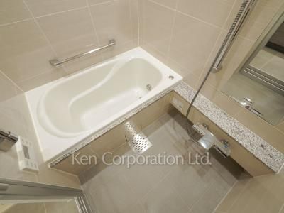 Bath ※Photo of the same layout on 8 floor. Decoration and fixture may differ.