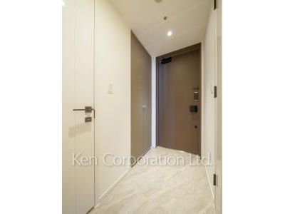 Entrance ※Photo of the same layout on 8 floor. Decoration and fixture may differ.